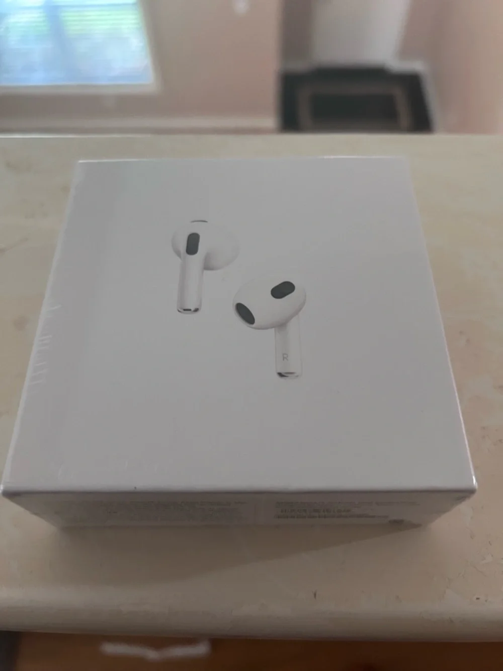 Apple White Wireless Earbuds with Lightning Charging Case